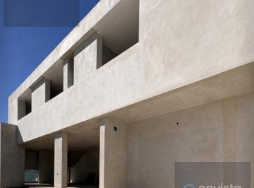 Casa · 147m² · 4 Ambientes · 2 Cocheras · Casa en Docta Boulevard