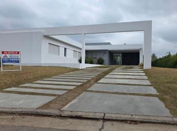 Casa · 300m² · 12 Ambientes · 2 Cocheras · Casa - Cañuelas Golf