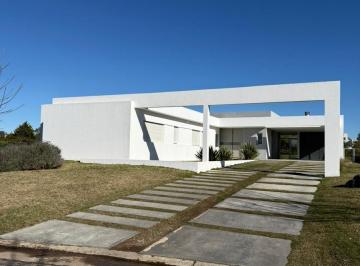 Casa · 2000m² · 12 Ambientes · 2 Cocheras · Casa - Cañuelas Golf