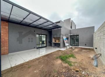 Casa · 90m² · 2 Dormitorios · 1 Cochera · Duplex en Venta 2 Dorm 2 Baños Colinas de Manantiales