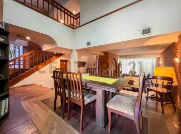 Casa · 374m² · 5 Ambientes · Casa en Venta en La Plata