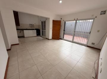Casa · 92m² · 3 Ambientes · Casa de Pasillo 2 Dorm. y Patio