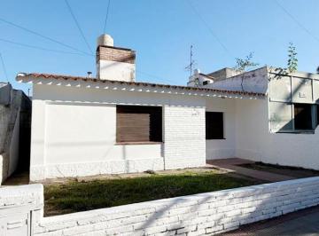 Casa de 7 ambientes, Córdoba · Villa Cabrera Amplia Casa - 3dorm - Todo Planta Baja