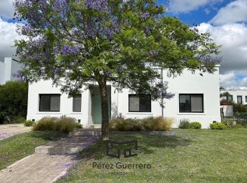Casa · 185m² · 5 Ambientes · 2 Cocheras · Casa en Alquiler en Vistas Puertos con 3 Dorm. y Pileta