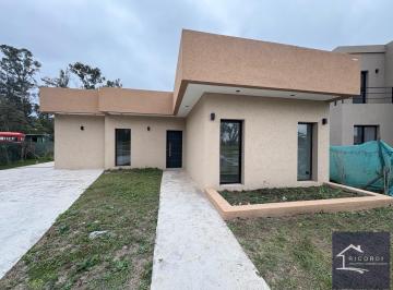 Casa · 150m² · 4 Ambientes · 3 Cocheras · Casa - Santa Sofía