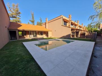 Casa · 150m² · 5 Ambientes · 1 Cochera · Venta - Condos Ugarteche - 3 Dorm. con Patio