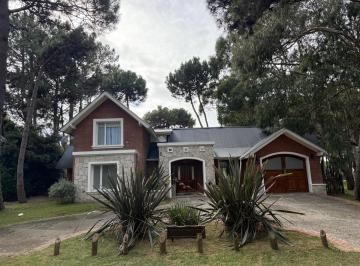 Casa · 136m² · 4 Ambientes · 1 Cochera · Santilli - Telemaco 257 (E) Libertador y Polifemo