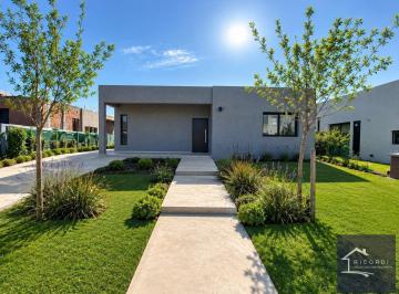 Casa · 190m² · 5 Ambientes · 3 Cocheras · Casa Venta 5 Amb Santa Lucia, Pilar del Este a Estrenar