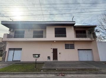Casa · 289m² · 5 Ambientes · 2 Cocheras · Casa en Venta La Plata