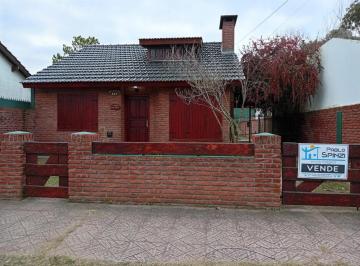 Casa · 4 Ambientes · 1 Cochera · Casa en Venta