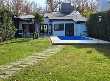 Casa · 230m² · 3 Dormitorios · 2 Cocheras · Casa en Longone - Chacras de Coria