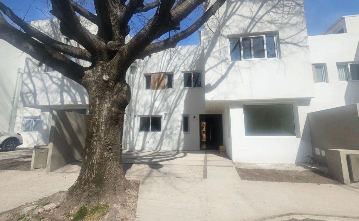 Casa EN Venta EN Roma al 1300 Complejo Cerrado Lomas DE SAN Isidro