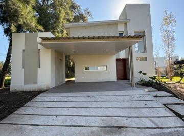 Casa · 6 Ambientes · 2 Cocheras · Casa - Los Nogales