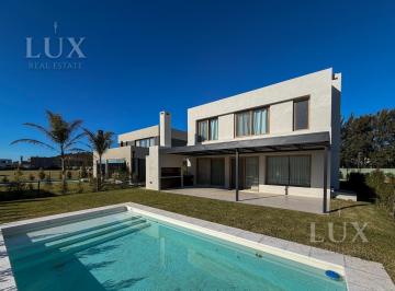 Casa · 567m² · 6 Ambientes · 2 Cocheras · Casa en Venta con 4 Habitaciones y Escritorio en Carpinchos, Nordelta