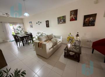 Casa · 180m² · 2 Dormitorios · 2 Cocheras · Casa - Nuevo Poeta Lugones
