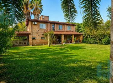 Casa · 140m² · 3 Dormitorios · 2 Cocheras · Casa en San Isidro
