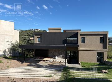 Casa · 1100m² · 4 Ambientes · 2 Cocheras · Venta – Casa de 3 Dorm. – La Deseada a Estrenar