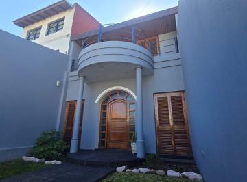 Casa · 207m² · 4 Ambientes · 2 Cocheras · Casa en Lanús Oeste Venta