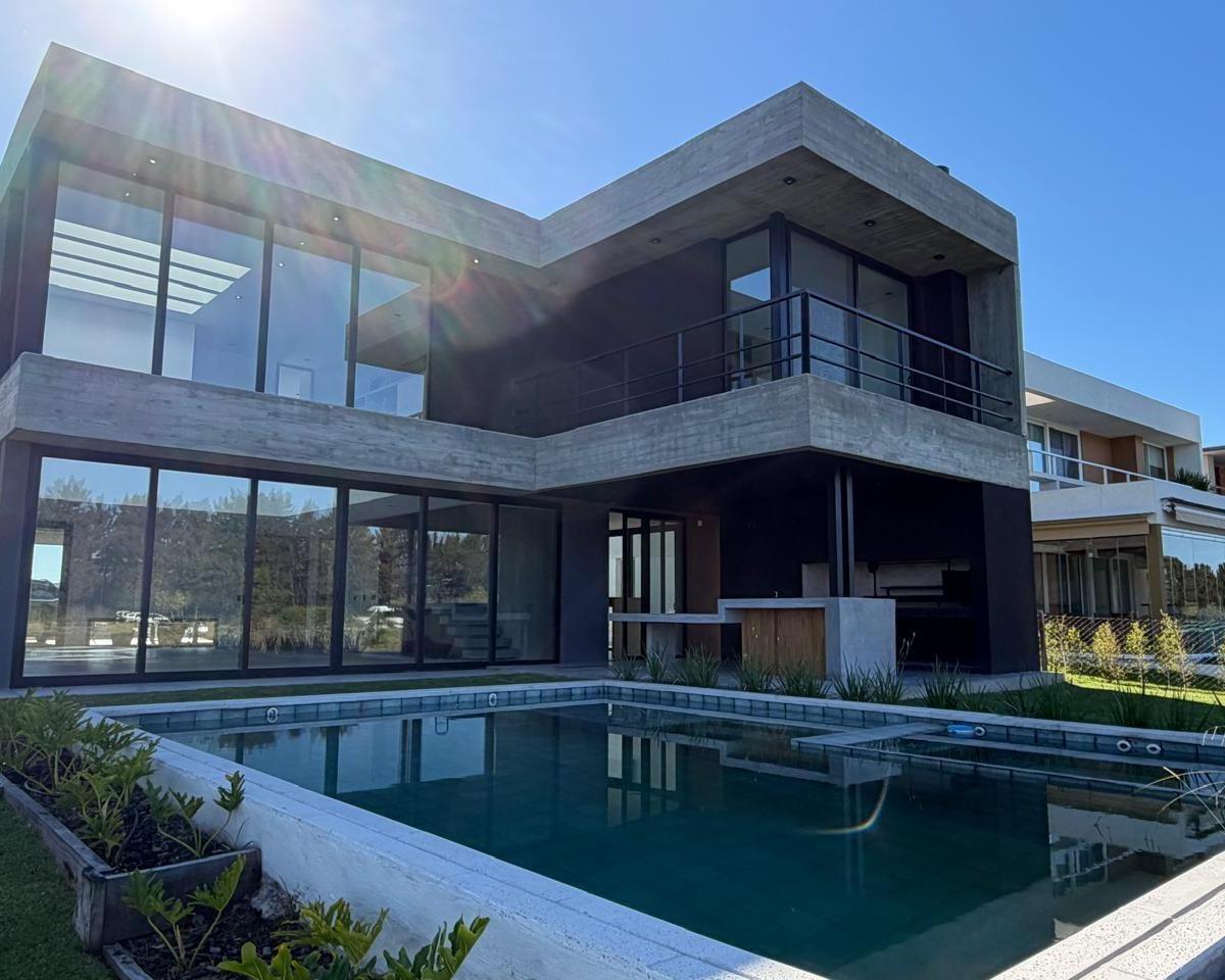 Casa a estrenar en venta con vista al lago | Los Puentes, Nordelta 0