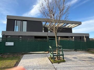 Casa · 380m² · 5 Dormitorios · 2 Cocheras · Casa en Venta en Virazón, Nordelta, Tigre