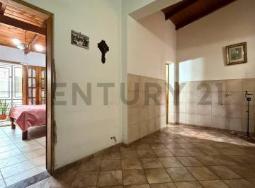 Casa · 131m² · 7 Ambientes · Venta Casa de 2 Dorm. con Local Comercial en Centro, Rosario