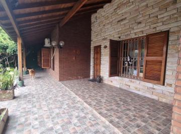 Casa · 336m² · 4 Ambientes · 2 Cocheras · Casa 4 Amb, Cocheras, Quincho, Pileta, Lote de 853 m²