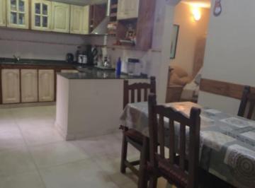 Casa · 150m² · 4 Ambientes · 2 Cocheras · Casa en Lanús Oeste Venta