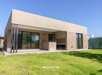 Casa · 143m² · 5 Ambientes · 3 Cocheras · Casa a Estrenar 3 Dorm.