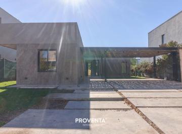 Casa · 143m² · 5 Ambientes · 3 Cocheras · Casa a Estrenar 3 Dorm.