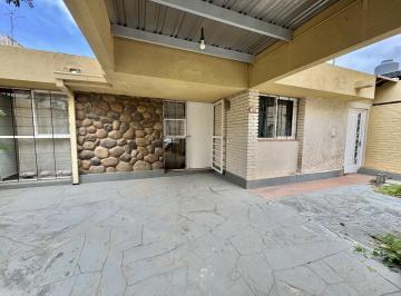 Casa · 5 Ambientes · 1 Cochera · Casa en Venta en Villa del Parque, Godoy Cruz, 3 Dorm., Patio, Depósito, Apta Crédito