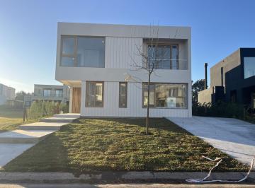 Casa · Casa a La Venta en Barrio Los Carpinchos Nordelta