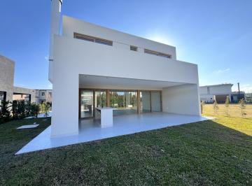 Casa · 256m² · 7 Ambientes · Casa a La Venta en Barrio Los Carpinchos Nordelta