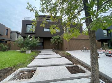 Casa · 520m² · 6 Ambientes · 1 Cochera · Casa en Venta en El Yacht, Nordelta, Tigre