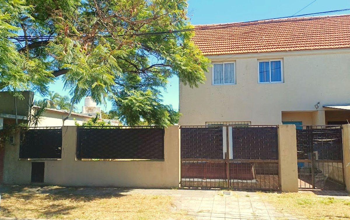 Charcas 2400,  Béccar, San Isidro