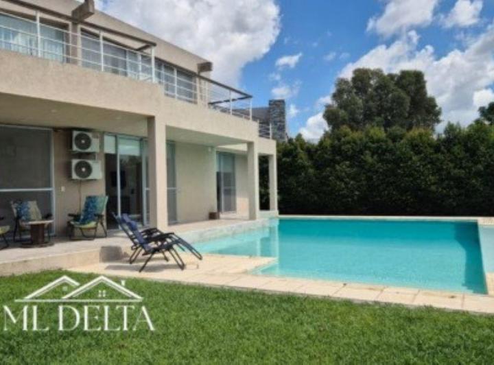 Casa · 286m² · 5 Ambientes · 2 Cocheras