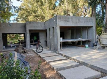 Casa · 240m² · 4 Ambientes · 2 Cocheras · Casa en Venta en Parque Las Naciones, Guernica, Presidente Perón