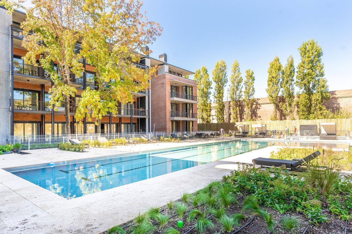 Casa Living · Tomkinson al 2000