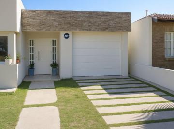 Casa · 180m² · 7 Ambientes · 2 Cocheras · Venta Casa Villa Retiro 3 Dorm Barrio Cerrado