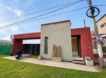Casa de 2 ambientes, La Plata · Se Alquila Casa 1 Dormitorio C/cochera Cubierta y Piscina Ubicada en Calle 475 Esquina 5 City Bell.