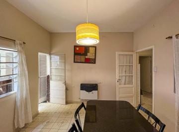Casa · 77m² · 5 Ambientes · 1 Cochera · Casa en Echesortu