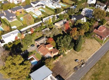Casa · 430m² · 5 Ambientes · 2 Cocheras · Importante Propiedad Sobre Lote de 3000 m
