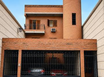 PH · 205m² · 4 Ambientes · 2 Cocheras · PH con Jardin en Barrio Sur