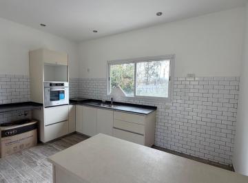 Casa · 150m² · 4 Ambientes · 2 Cocheras · Venta Casa en Los Arces