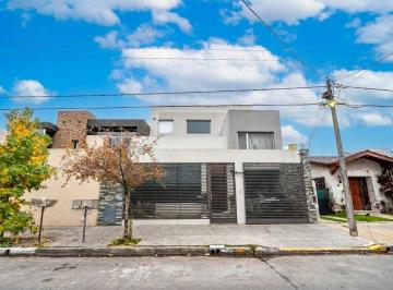 Casa · 350m² · 4 Ambientes · 3 Cocheras · Casa 5 Ambientes Venta Ramos Mejia
