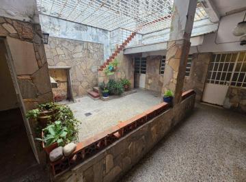 Casa de 7 ambientes, Rosario · Alquiler Casa con Cochera 2 Dorm