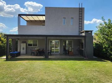 Casa · 152m² · 4 Ambientes · 1 Cochera · Venta Casa en Los Arces