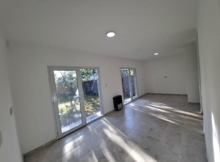 Casa · 83m² · 4 Ambientes · 2 Cocheras