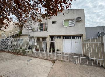 Casa · 140m² · 3 Dormitorios · 1 Cochera · Casa en Barrio Mosconi