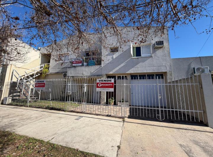 Casa · 140m² · 3 Dormitorios · 1 Cochera