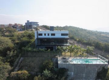 Casa · 543m² · 8 Ambientes · 2 Cocheras · Casa en Cinco Lomas
